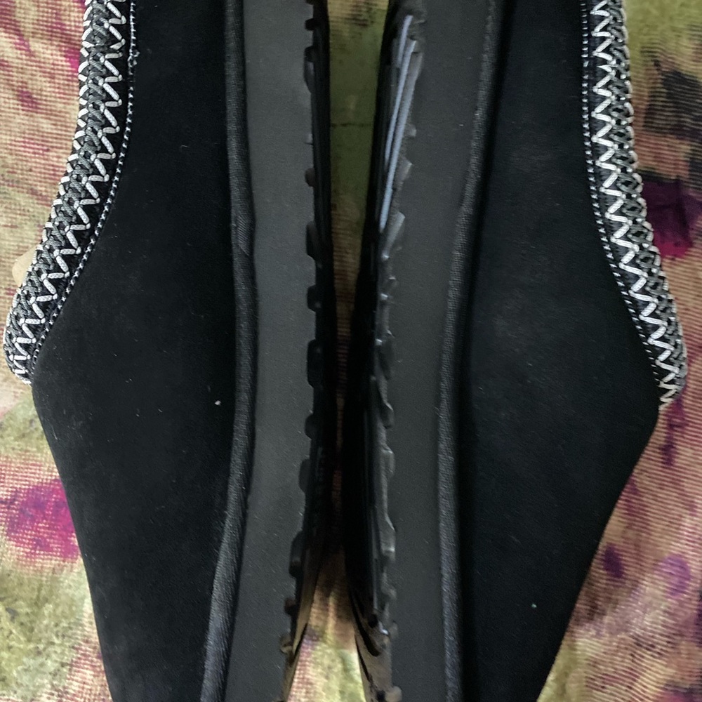 Hello, it is a men's shoe, size 12, new, never used, from the ugg brand. - Picture 6 of 14